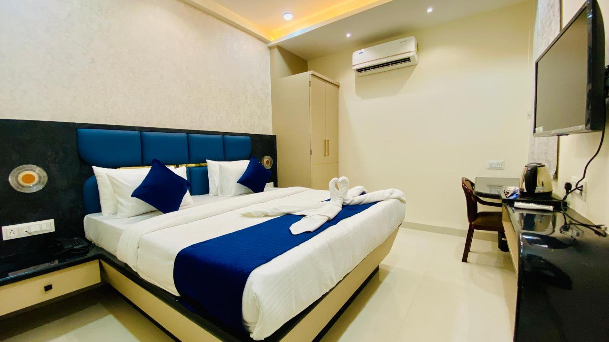 Hotel Aranyasutra Inaya, Indore Ngoại thất bức ảnh