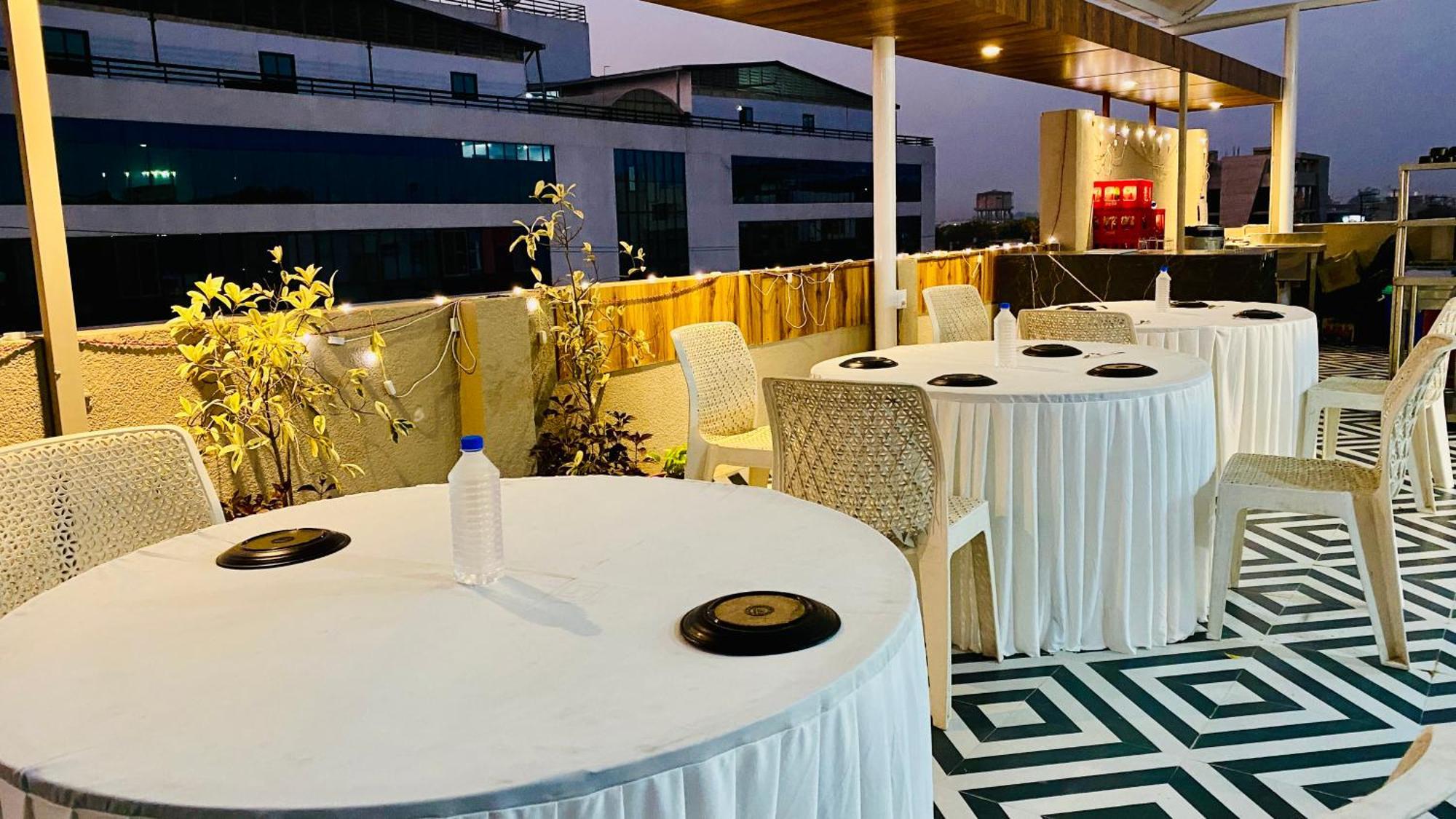 Hotel Aranyasutra Inaya, Indore Ngoại thất bức ảnh