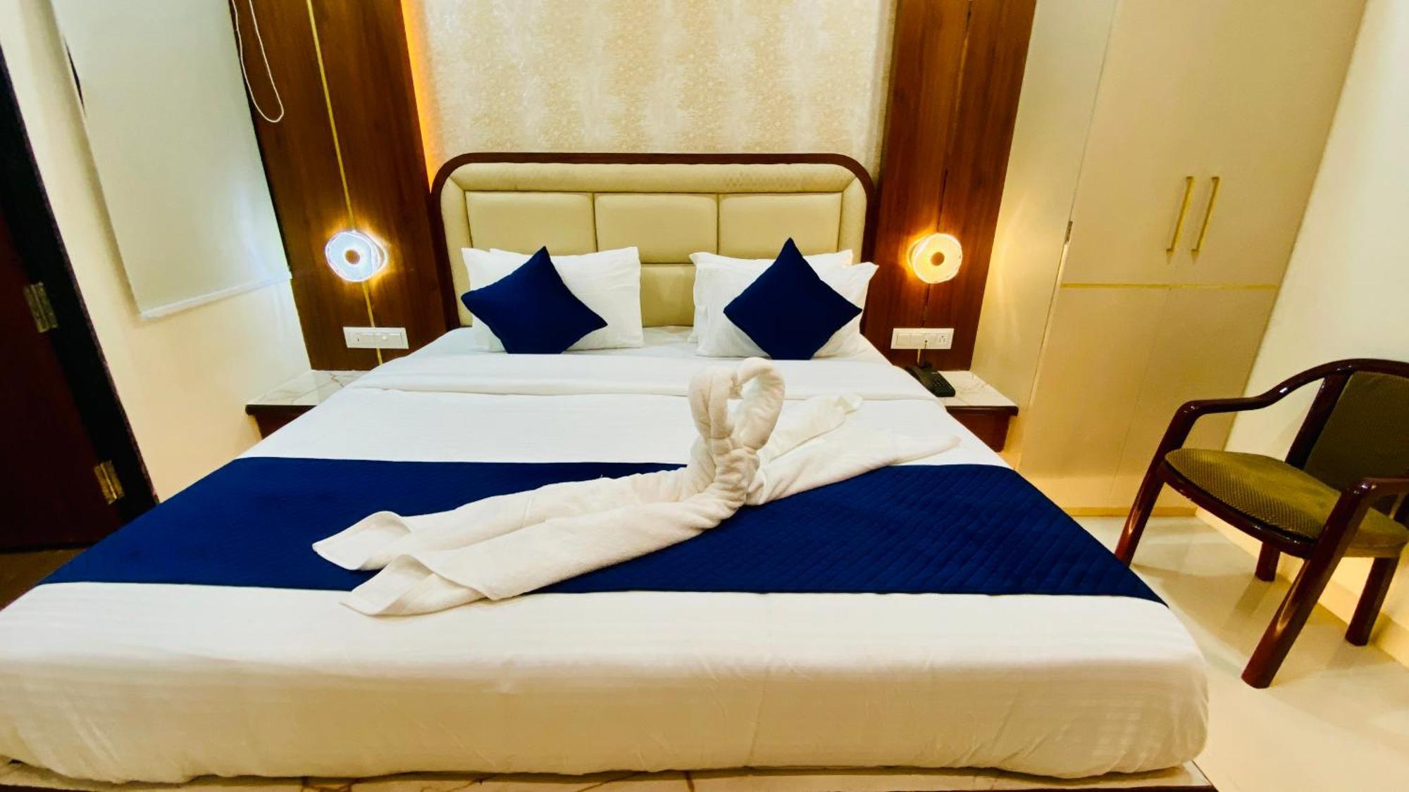 Hotel Aranyasutra Inaya, Indore Ngoại thất bức ảnh