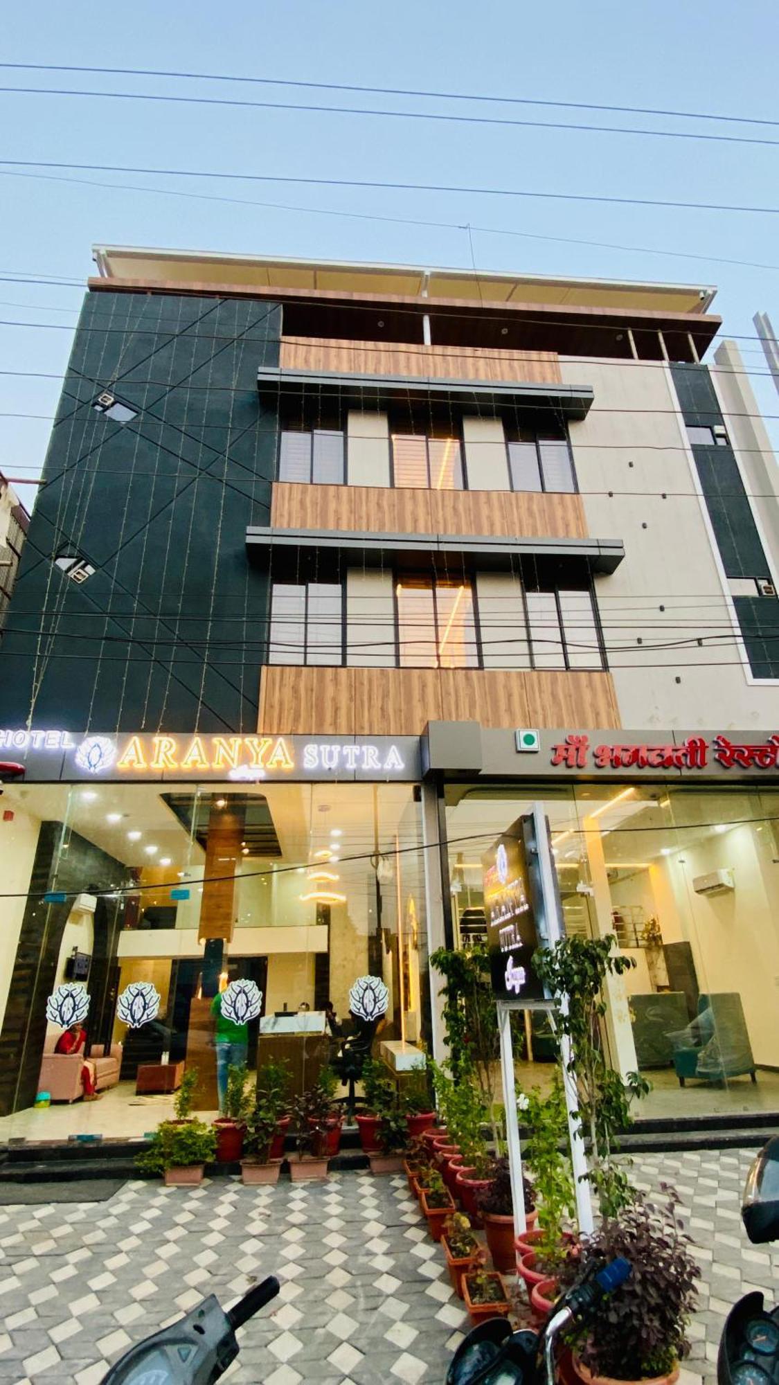 Hotel Aranyasutra Inaya, Indore Ngoại thất bức ảnh