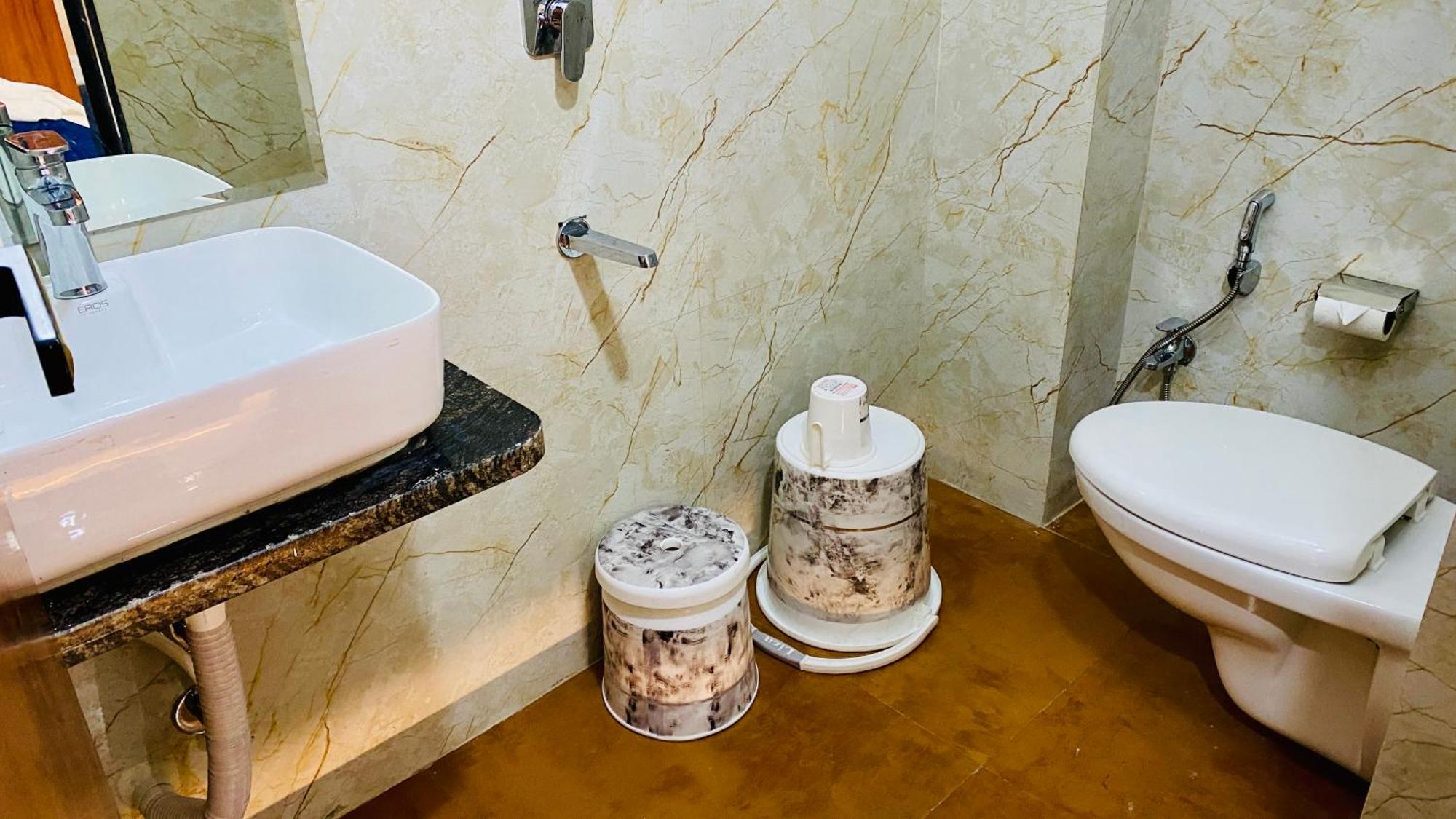 Hotel Aranyasutra Inaya, Indore Ngoại thất bức ảnh