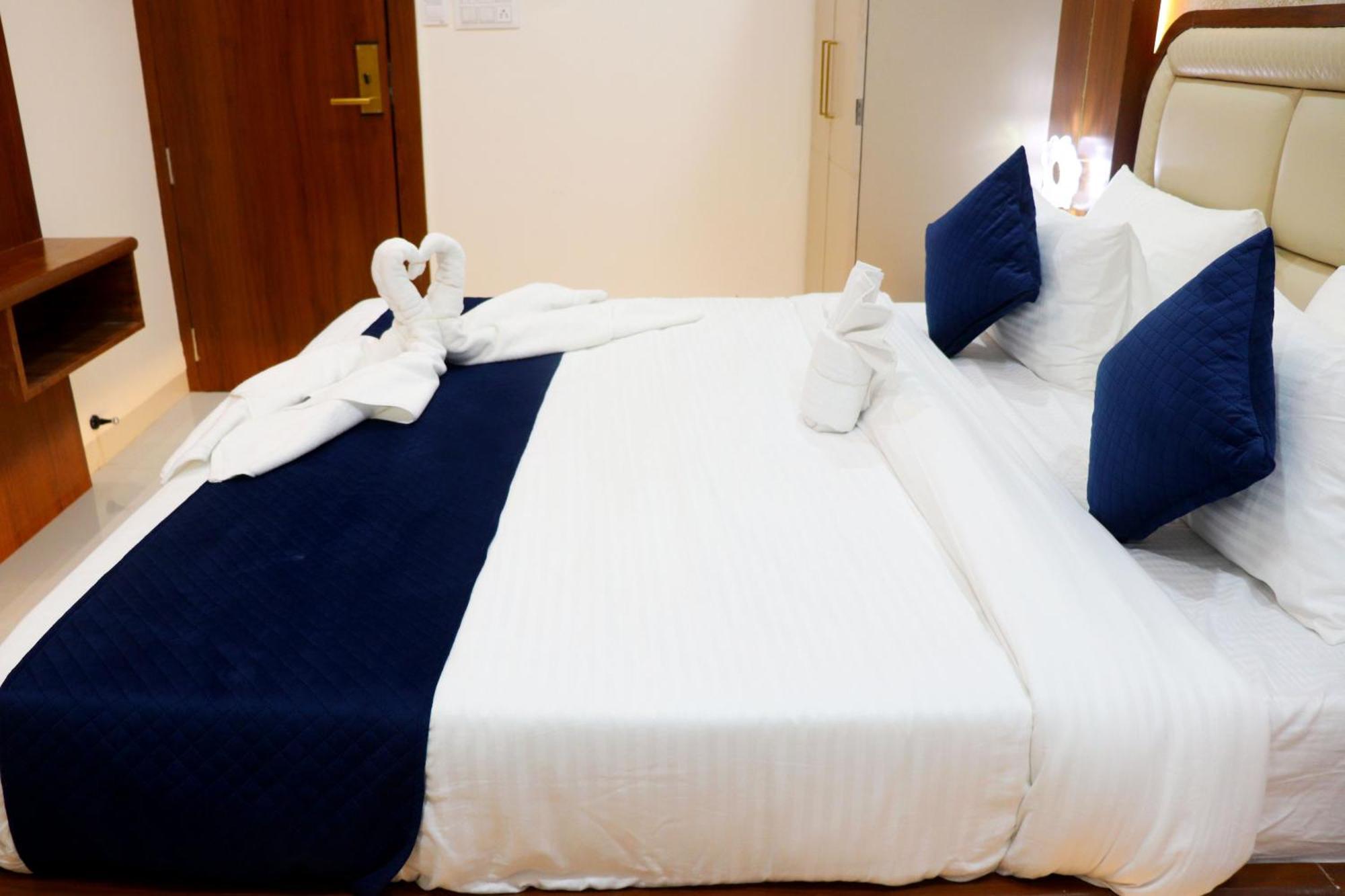 Hotel Aranyasutra Inaya, Indore Ngoại thất bức ảnh