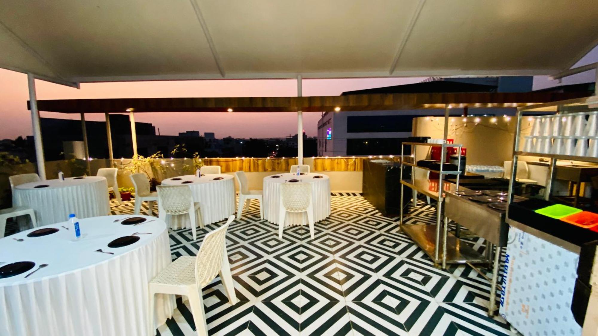 Hotel Aranyasutra Inaya, Indore Ngoại thất bức ảnh