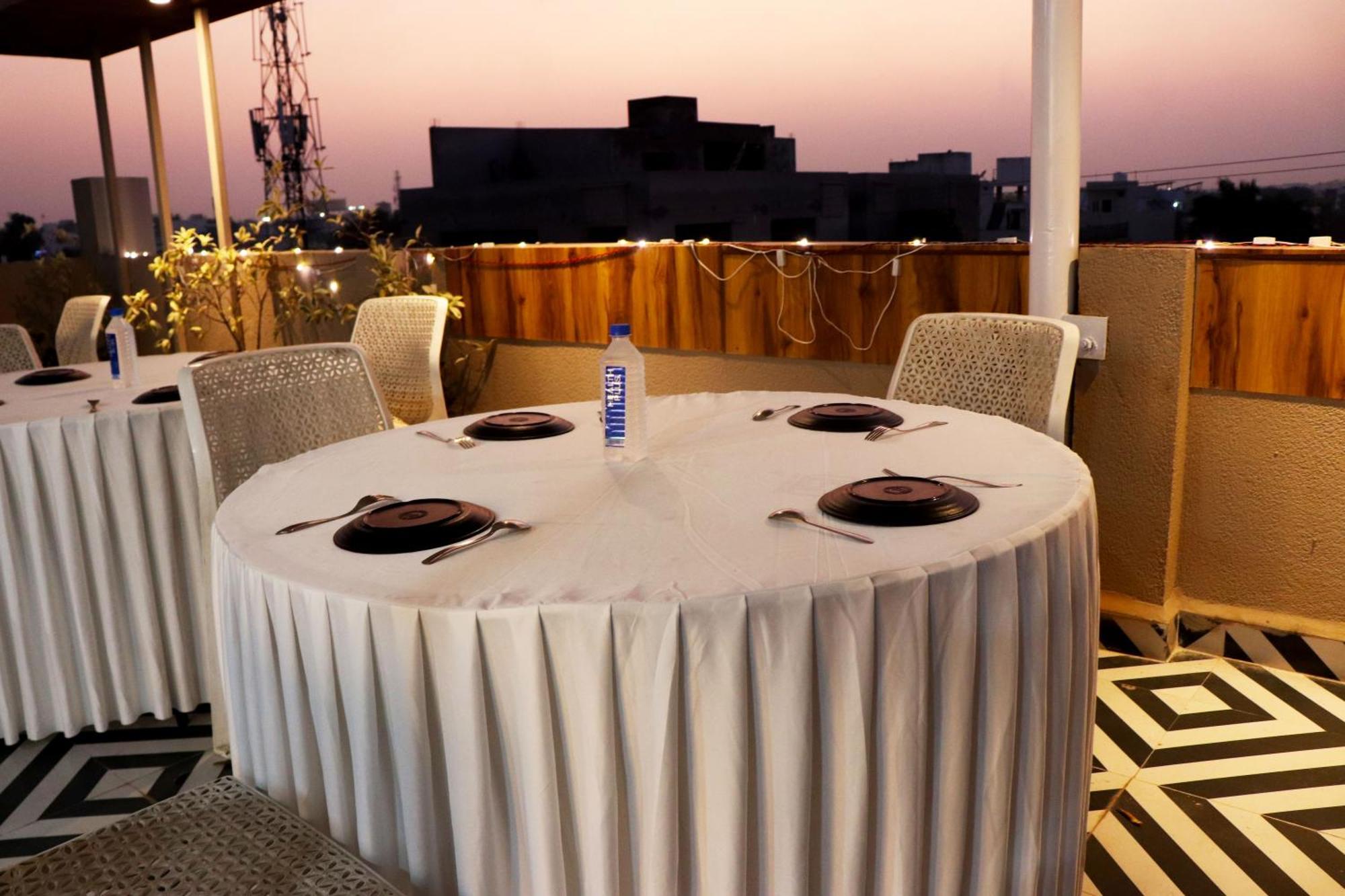 Hotel Aranyasutra Inaya, Indore Ngoại thất bức ảnh