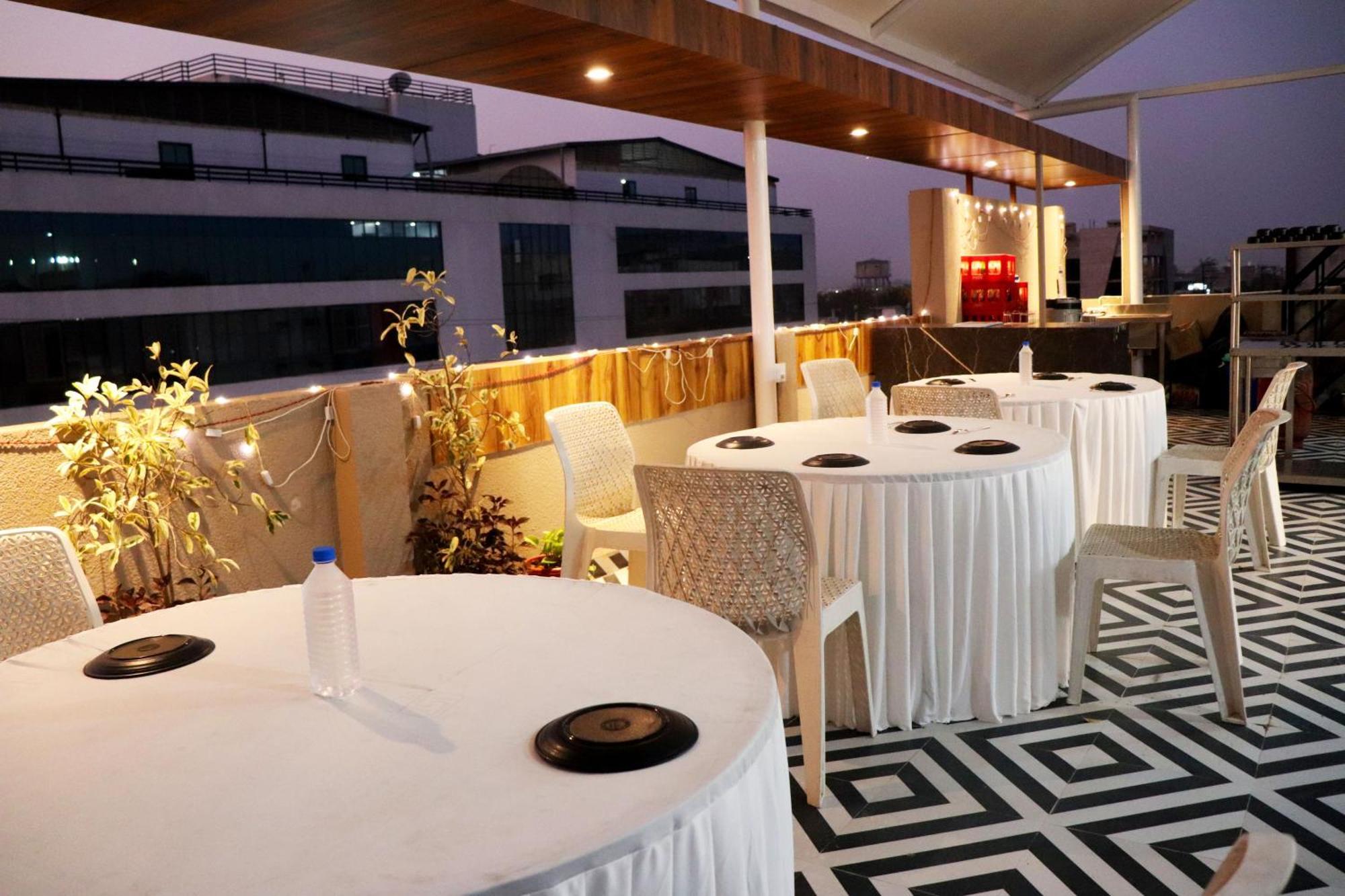 Hotel Aranyasutra Inaya, Indore Ngoại thất bức ảnh