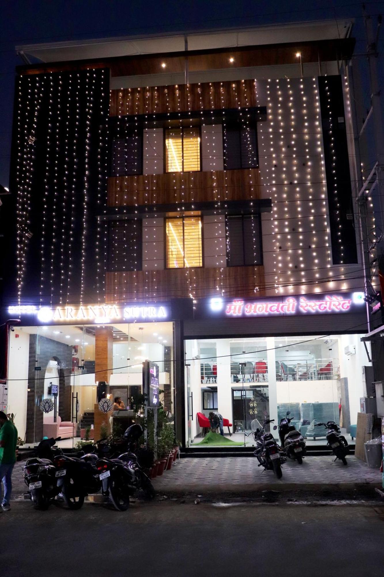 Hotel Aranyasutra Inaya, Indore Ngoại thất bức ảnh