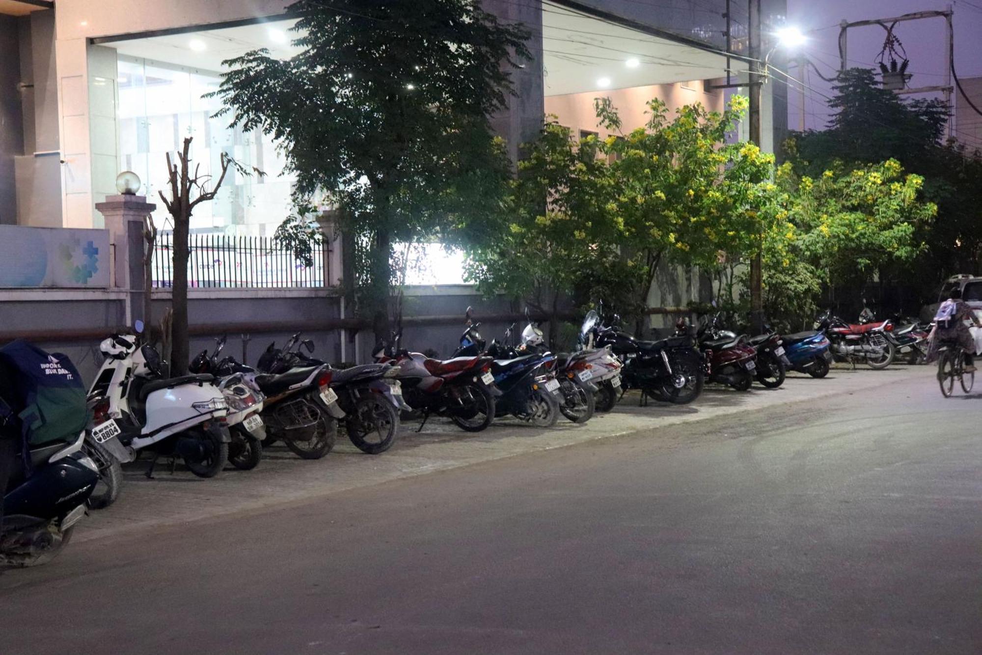 Hotel Aranyasutra Inaya, Indore Ngoại thất bức ảnh